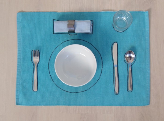 Poner la mesa Setting the table Montessori en Casa